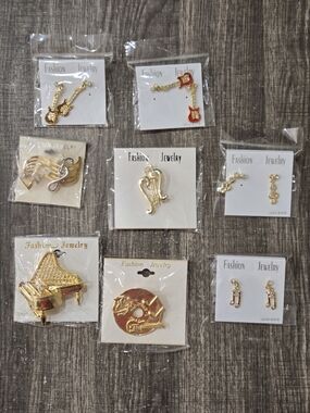 Music Themed Costume Jewelry Lot Earrings Brooches Guitar Piano Notes
